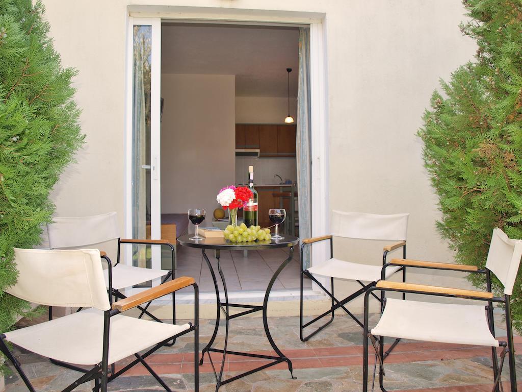 Artemis Apartments カリヴェス 部屋 写真